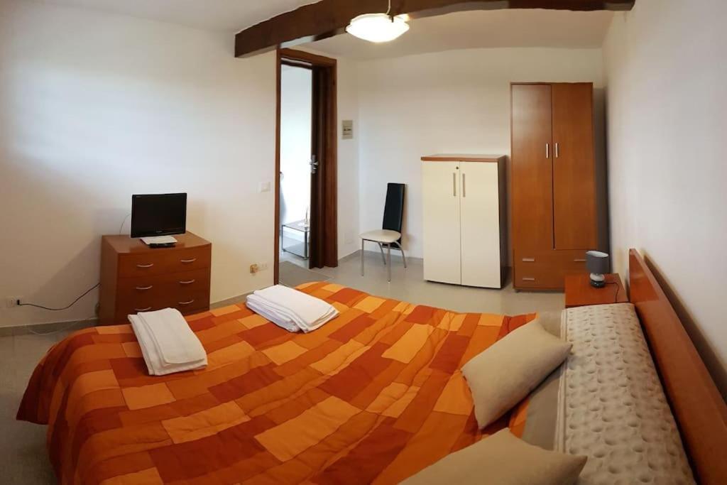 Appartamento Al Camino ตอร์ริ ดิ ควอร์เตโซโล ภายนอก รูปภาพ